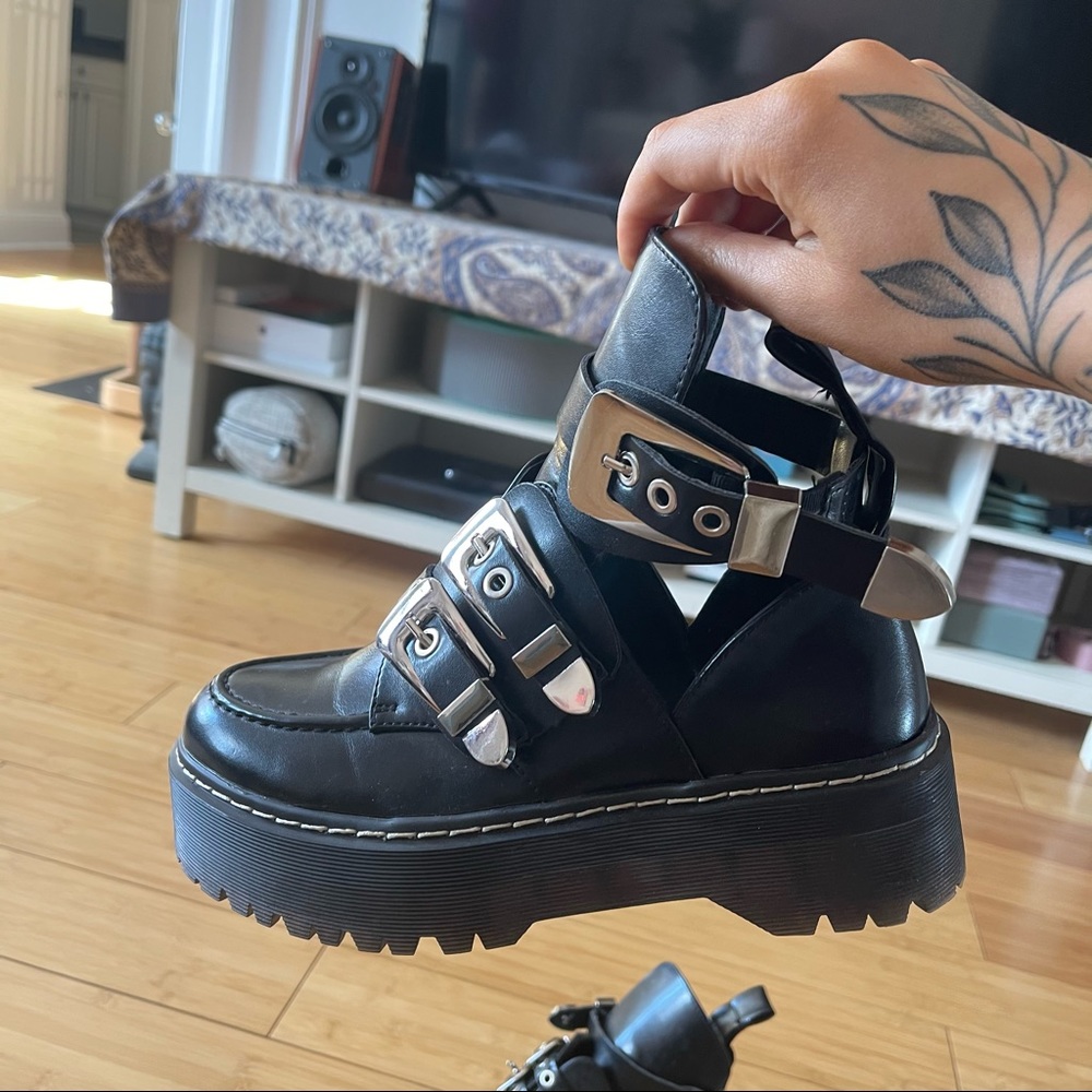 buckles boots